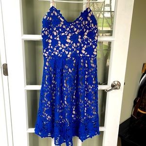 Alexia Admor blue lacy dress